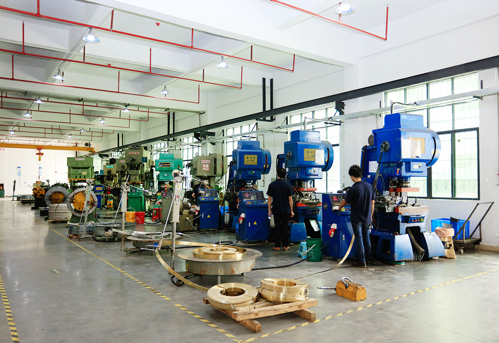 沖壓生(shēng)産車(chē)間(jiān)