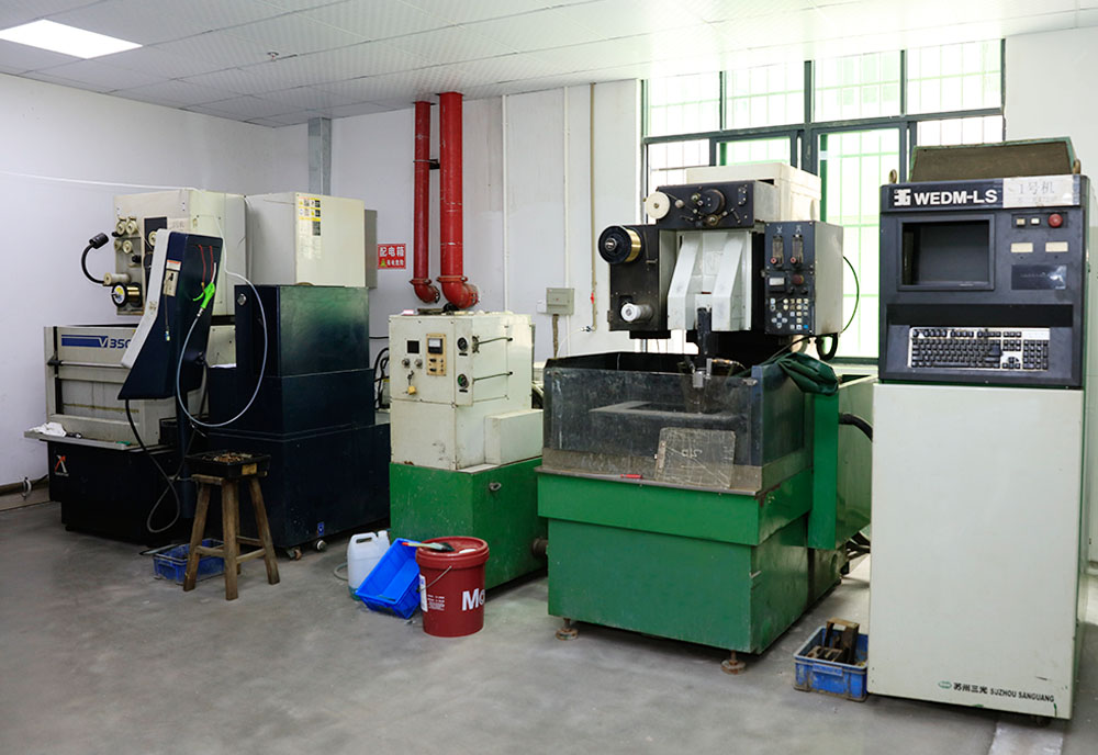 模具加工(gōng)-慢(màn)走絲